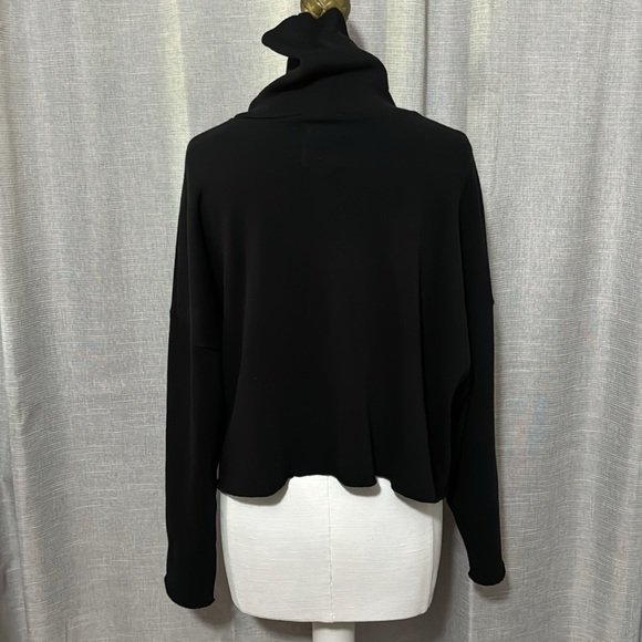 EUC American Eagle Oversized Cropped Raw Hem Sweatshirt-Sz XS-Turtleneck-Black - Picture 6 of 16